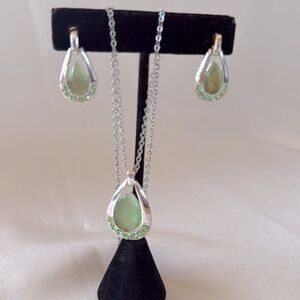Elegant Silver Green Cats Eye & Peridot Gemstone Pendant & Earrings Jewelry Set